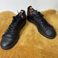 adidas スニーカー