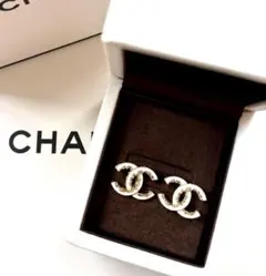 CHANEL ノベルティ ダブルCロゴ ピアス ゴールド