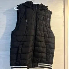 フード付きブラックキルティングベスト