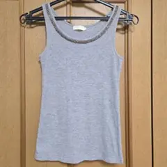 Sサイズ ネックビジュー付き リブタンクトップ グレー ノースリーブのサムネイル