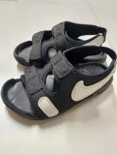 Nike キッズ サンダル 黒/白　17cm
