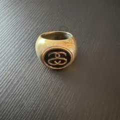 Stussy ロゴ シグネットリング ゴールドカラー　s/mサイズのサムネイル