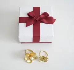 【toko】カジャビジュー KAJA BIJOUX フラワーピアスのみ 関西ママに『お花モチーフ』が大人気！夏のボリュームアクセSNAP | VERY