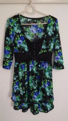 CECIL McBEE ストレッチ素材の花柄ワンピース