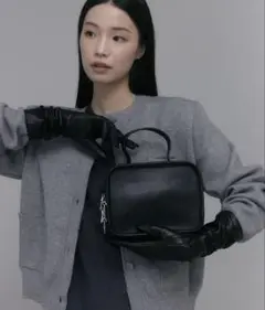 soins スクエアハンドバッグ　ブラック