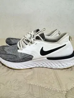 Nike スニーカー ホワイト/ブラック/グレー