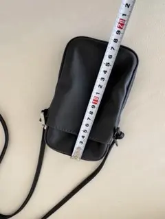 ブラック スマホショルダーバッグ 約10cm x 17cm