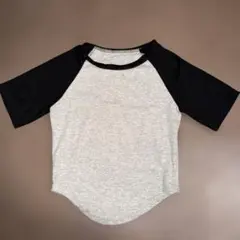 グレー/ブラック ラグランスリーブ Tシャツ