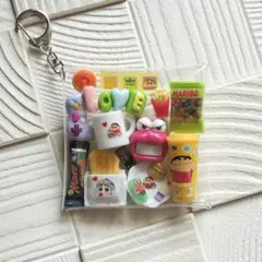 ガチャ詰め風ポーチ　クレヨンしんちゃん　ミニチュアキーホルダー
