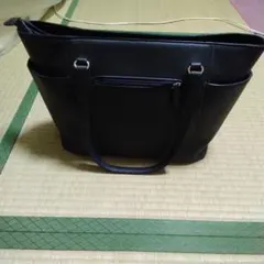 黒のビジネスバッグ 合成皮革製