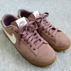 Nike ピンク スエード スニーカー、値下げしました。