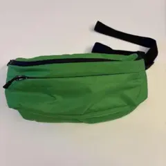 グリーン ボディバッグ シンプルデザイン