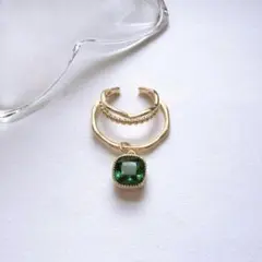 ❤️オススメ❤️ ３連　イヤーカフ　　　スクエア　グリーンジルコニア　片耳用1点♪