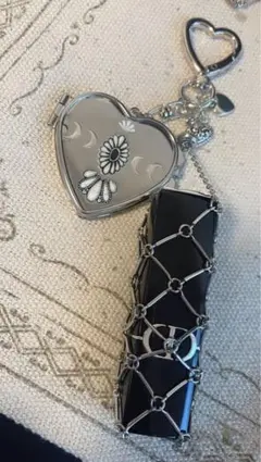 限定セール！現品限り！リップケース　キーホルダー　ミラー月　オシャレ　シルバー鏡