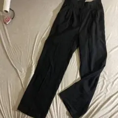 黒 スラックス