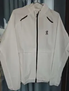 on ランニングジャケット ホワイト