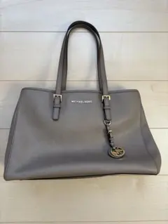 マイケルコース ショルダーバッグ レザー ベージュ系 金具ロゴ チャーム A4可