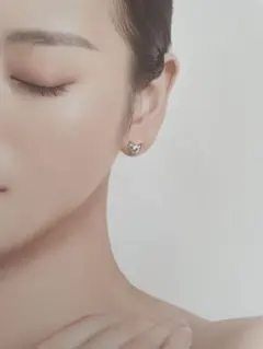 キャットフェイス ホワイト ピアス 新品未使用