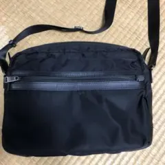ウルティマトーキョー ショルダーバッグ 黒のサムネイル