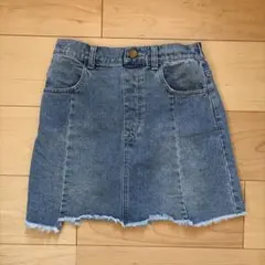 chico デニムミニスカート　バックウエストゴム　切りっぱなし　Aライン台形のサムネイル