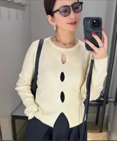 あ*ら様 アイボリー フロントボタン ニットセーター