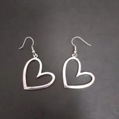 大きめサイズ 手書き風デザイン オープン ハート ピアス シンプル　両耳用