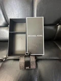 【値下げ】MICHAEL KORS AirPodsケース　キーリング　イヤホン