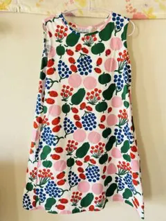 ◆新品未使用◆【UNIQLO by marimekko】7〜8歳用 ワンピースのサムネイル