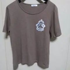 ブラウン Tシャツ