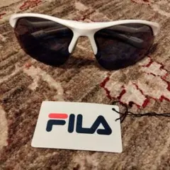 お値下げ‼️FILA スポーツサングラス ホワイトのサムネイル