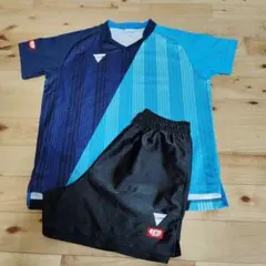 卓球ウェアセット 半袖シャツとショートパンツ