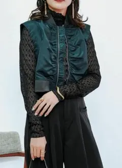 ギャザークロップド丈ジャケットベスト トップス レイヤード グリーン　Mサイズ