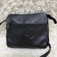 ✨現行・美品✨キタムラ ショルダーバッグ Kロゴ立体ロゴ 斜め掛け ブラック 黒のサムネイル