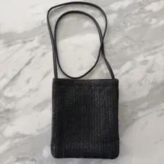 編み込みデザイン ブラックショルダーバッグ
