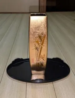 漆器 花瓶 黒地 金蒔絵風 花柄 - メルカリ
