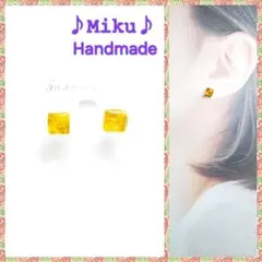 No.602-E　琉球ガラス⭐樹脂ポストピアス☆5mmキューブ型☆オレンジ