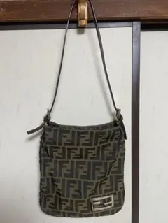 フェンディ　ショルダーバッグ　ズッカ　キャンバス　シルバー金具　ブラウン