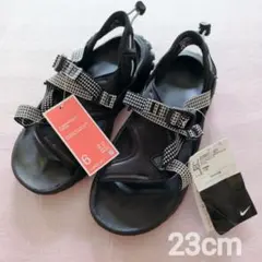 新品 ナイキ ウィメンズ ONEONTA サンダル ブラック 6／23のサムネイル