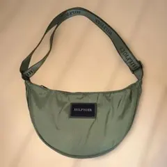 TOMMY HILFIGER ロゴストラップ ショルダーバッグ カーキのサムネイル