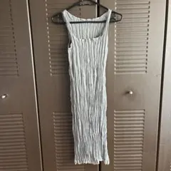 マンゴ　ZARA MNG Sサイズ　シルバーグレー　ノースリーブ ワンピースのサムネイル