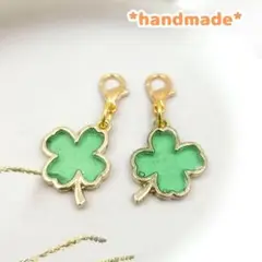 ハンドメイド　四つ葉のクローバー③　チャーム　2個セット　ペア　レジン　かわいい