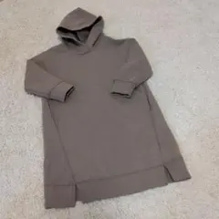 フード付きブラウンワンピース