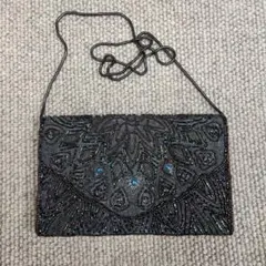 キラキラと光るようなビーズ刺繍のパーティーバッグ