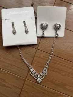 クリスタル装飾 ネックレスとイヤリングセット