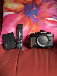 約1800ショット 別売ウッドグリップ付！nikon zfc 人気ブラック 美品 約1800ショット 別売ウッドグリップ付！nikon zfc 人気ブラック 美品