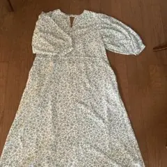 ロングワンピース　花柄　　Kastane