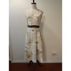 ハンドメイドのクラシックなタックワンピース