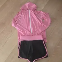 フード付きジャケットとショートパンツセット