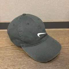 NIKE 逆さロゴ　キャップ ブラックのサムネイル