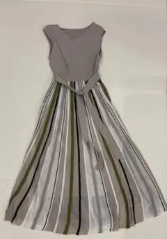 グレーのストライプマキシワンピース